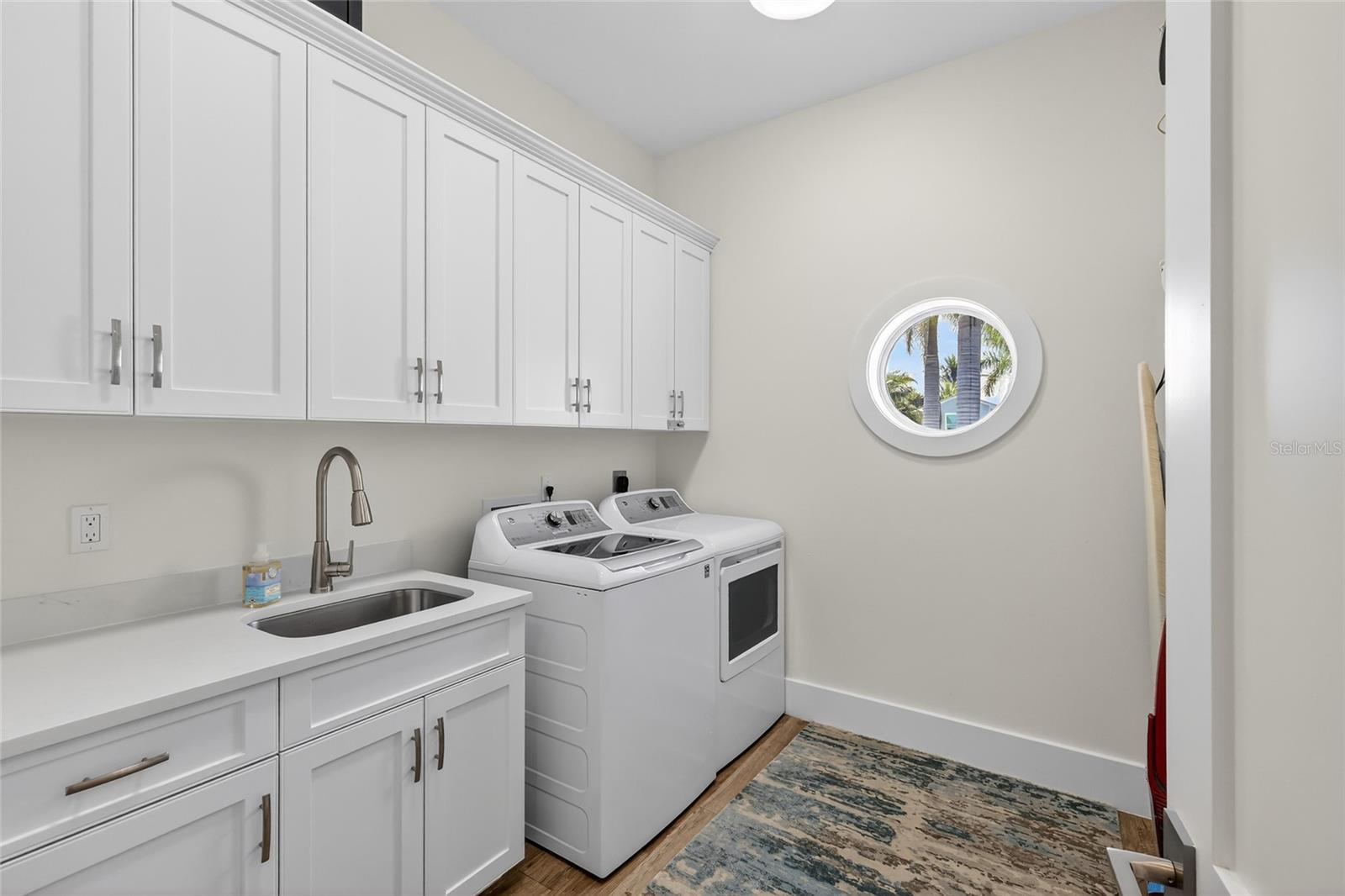 D6145605 Property Photo