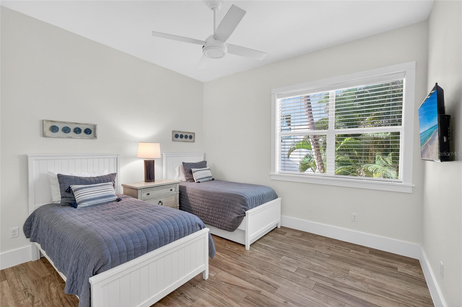 D6145605 Property Photo