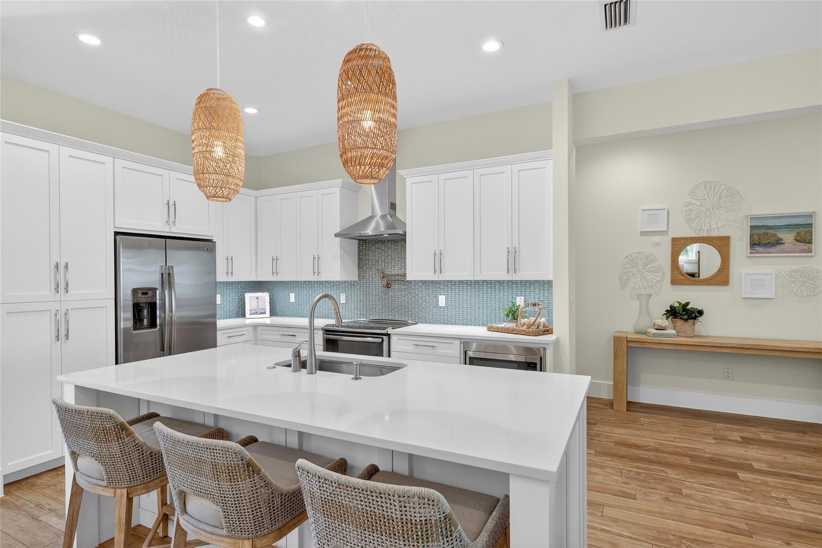 D6145605 Property Photo