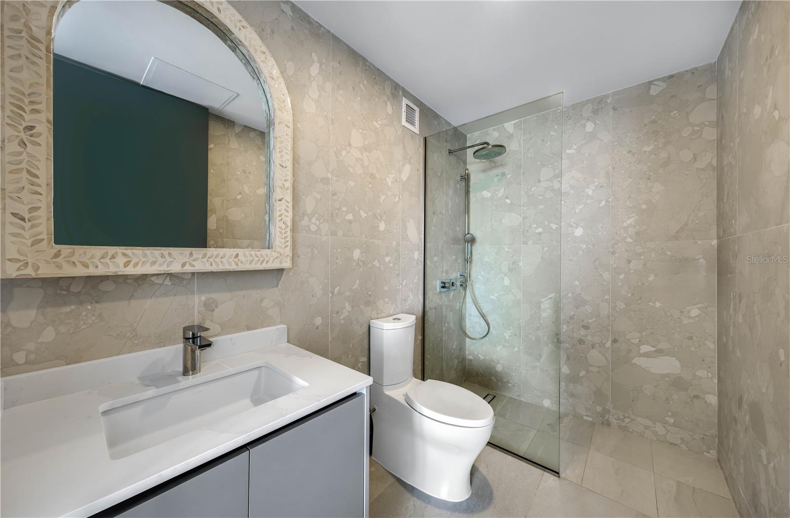 PR9118536 Property Photo