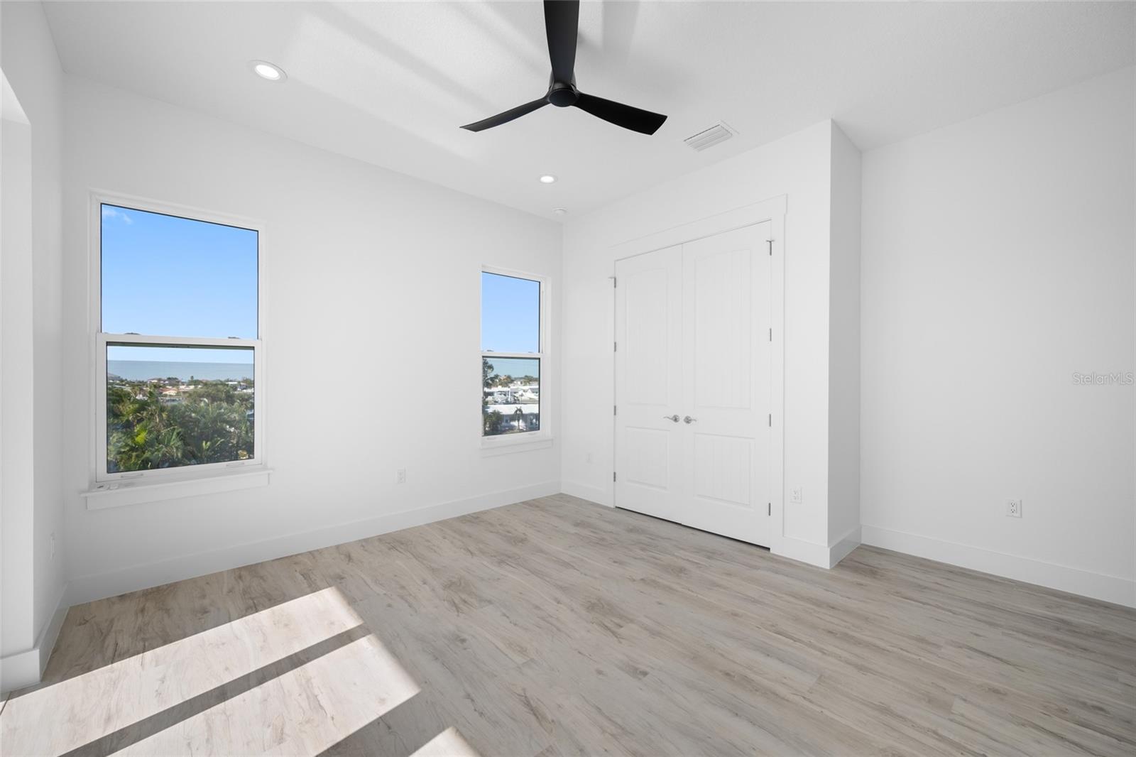 TB8464786 Property Photo