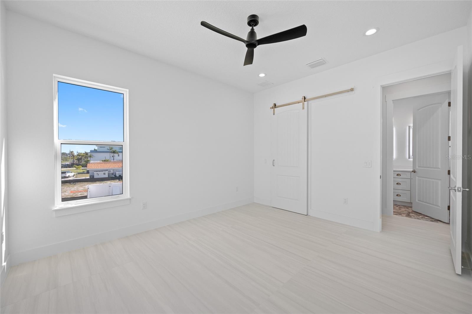 TB8464786 Property Photo