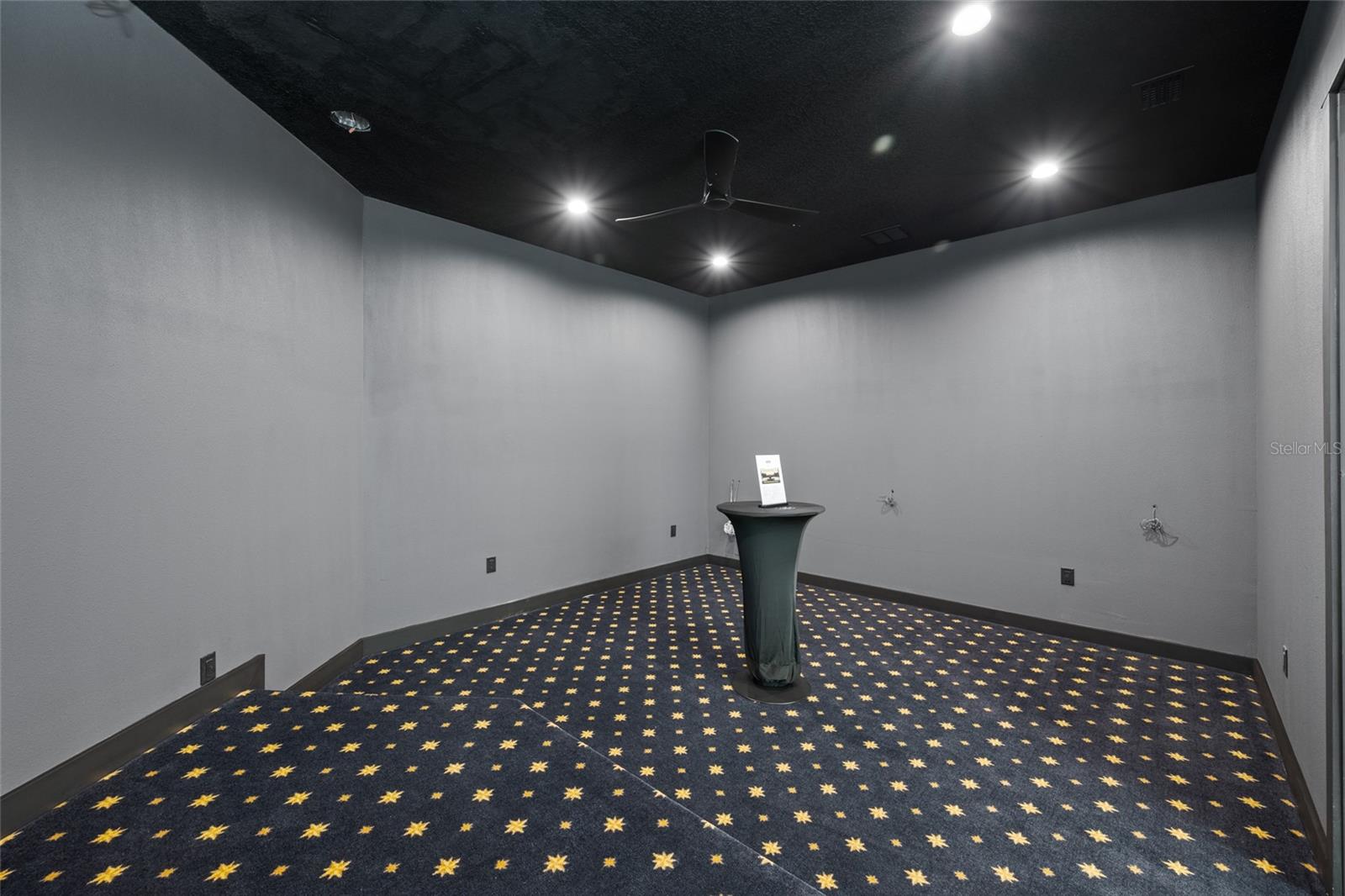 TB8464786 Property Photo