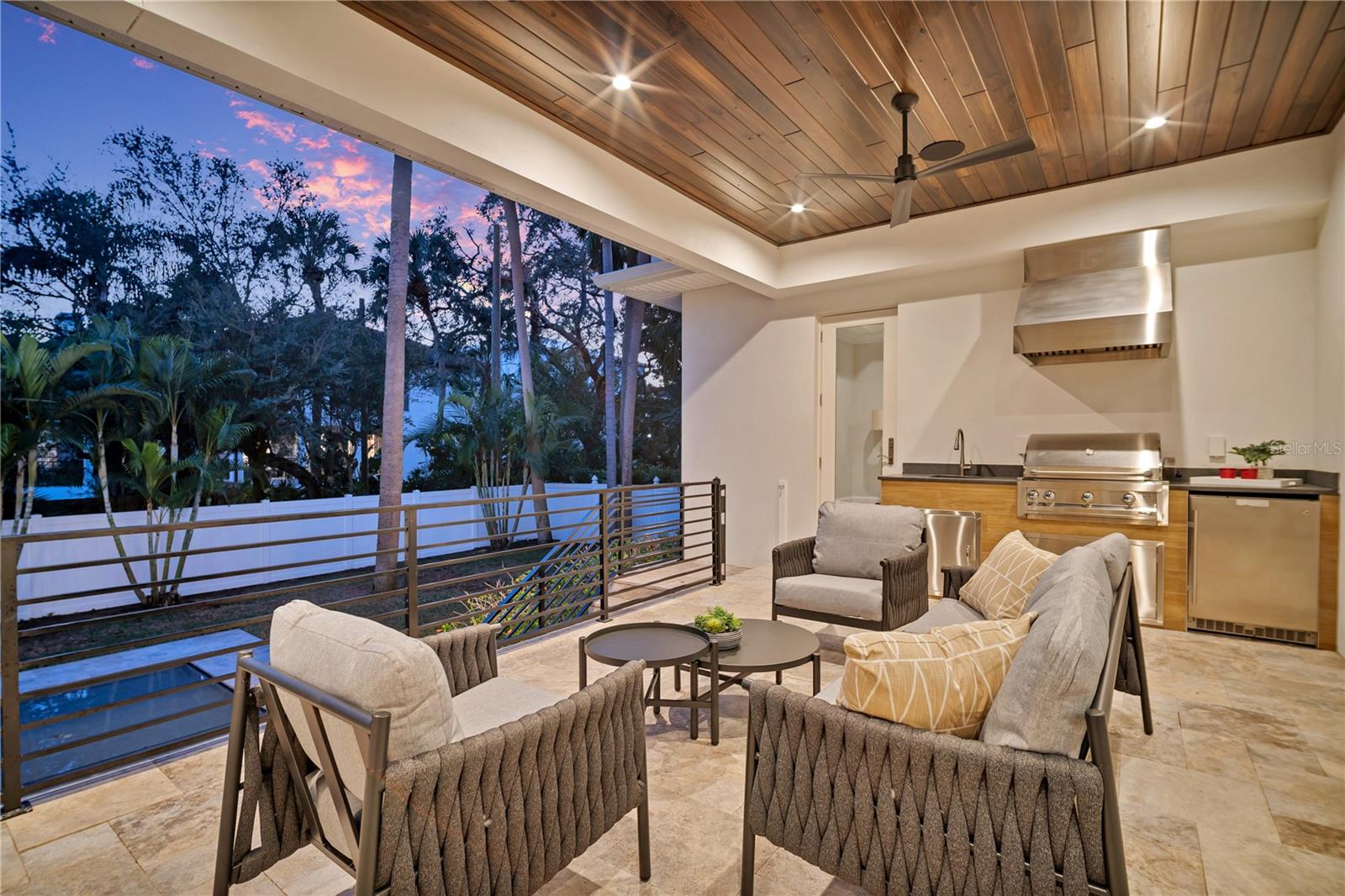 TB8464807 Property Photo