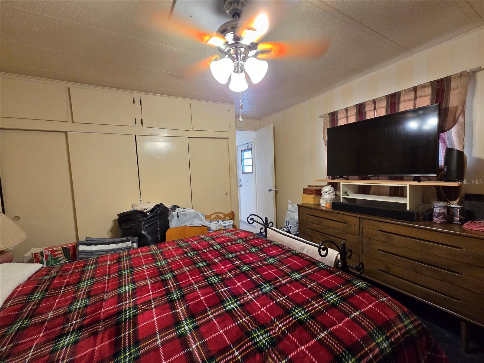 TB8464816 Property Photo