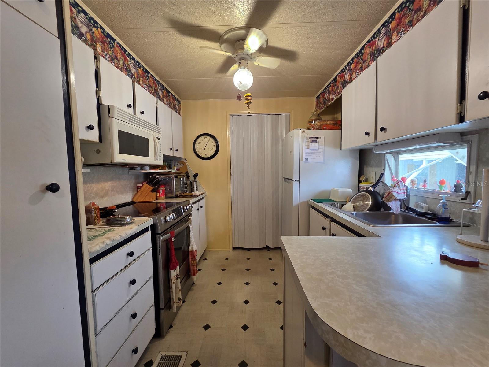 TB8464816 Property Photo