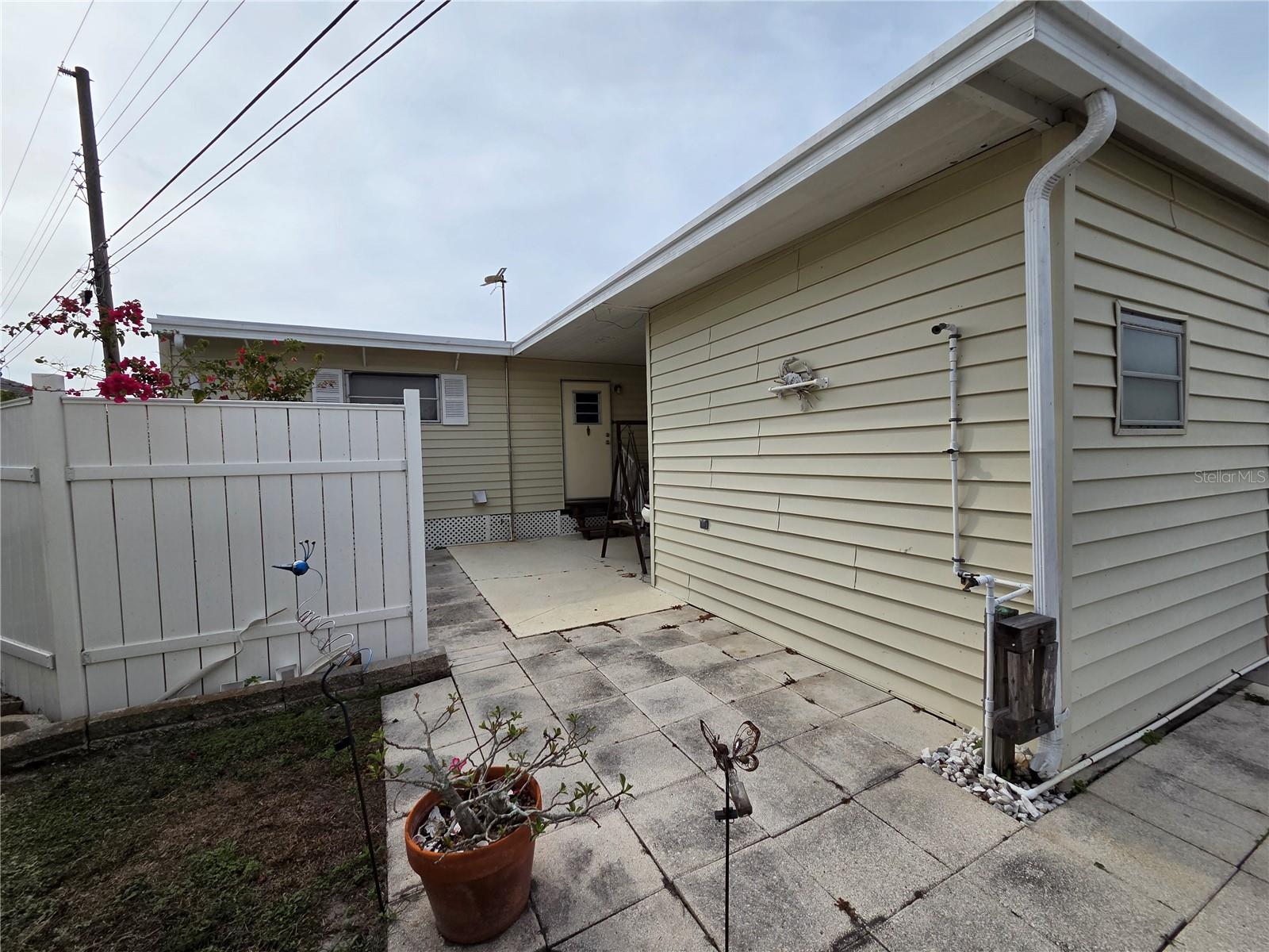 TB8464816 Property Photo