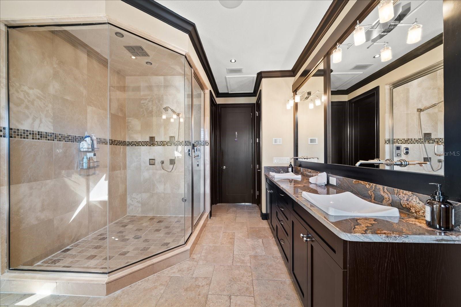 TB8464911 Property Photo