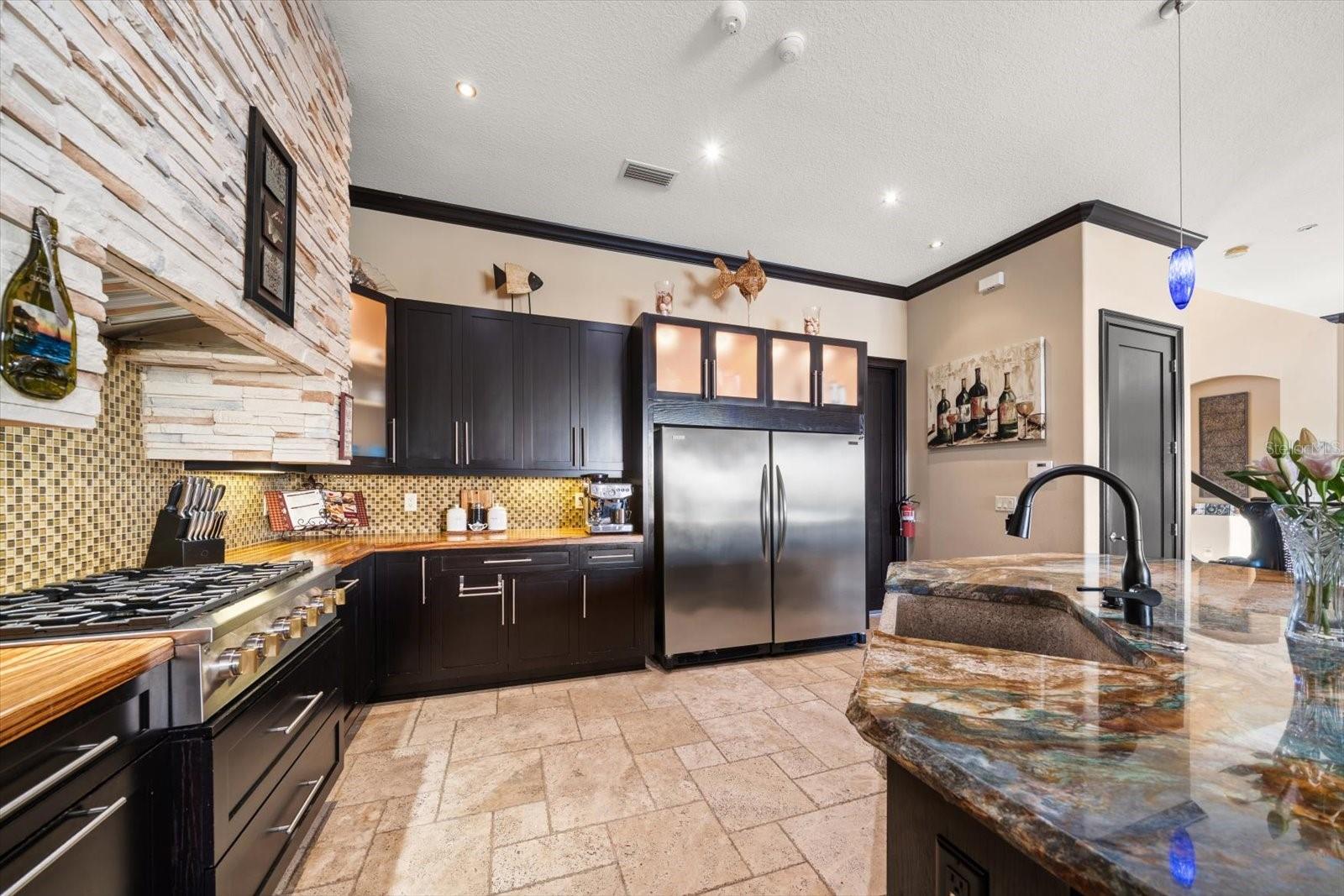 TB8464911 Property Photo