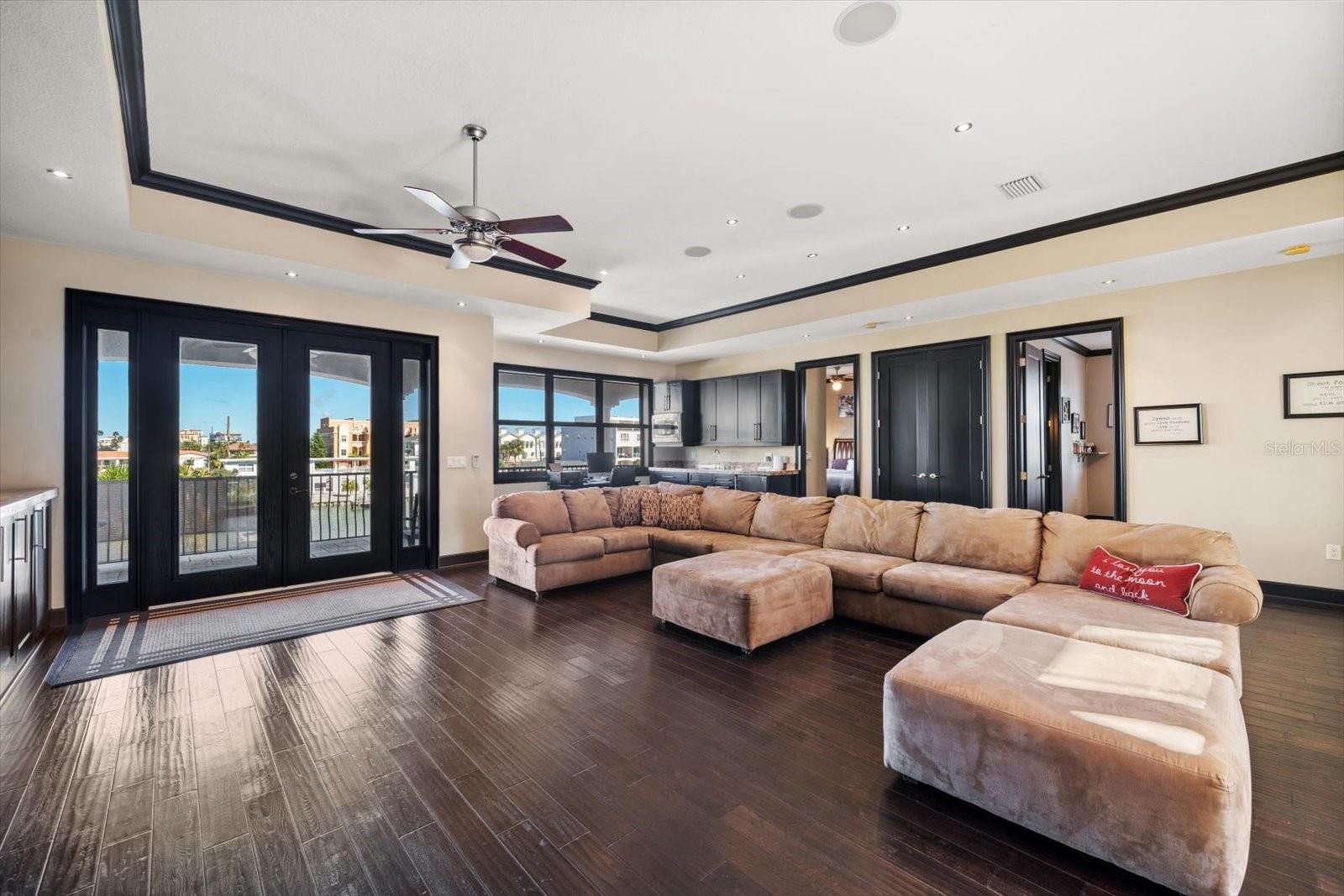 TB8464911 Property Photo