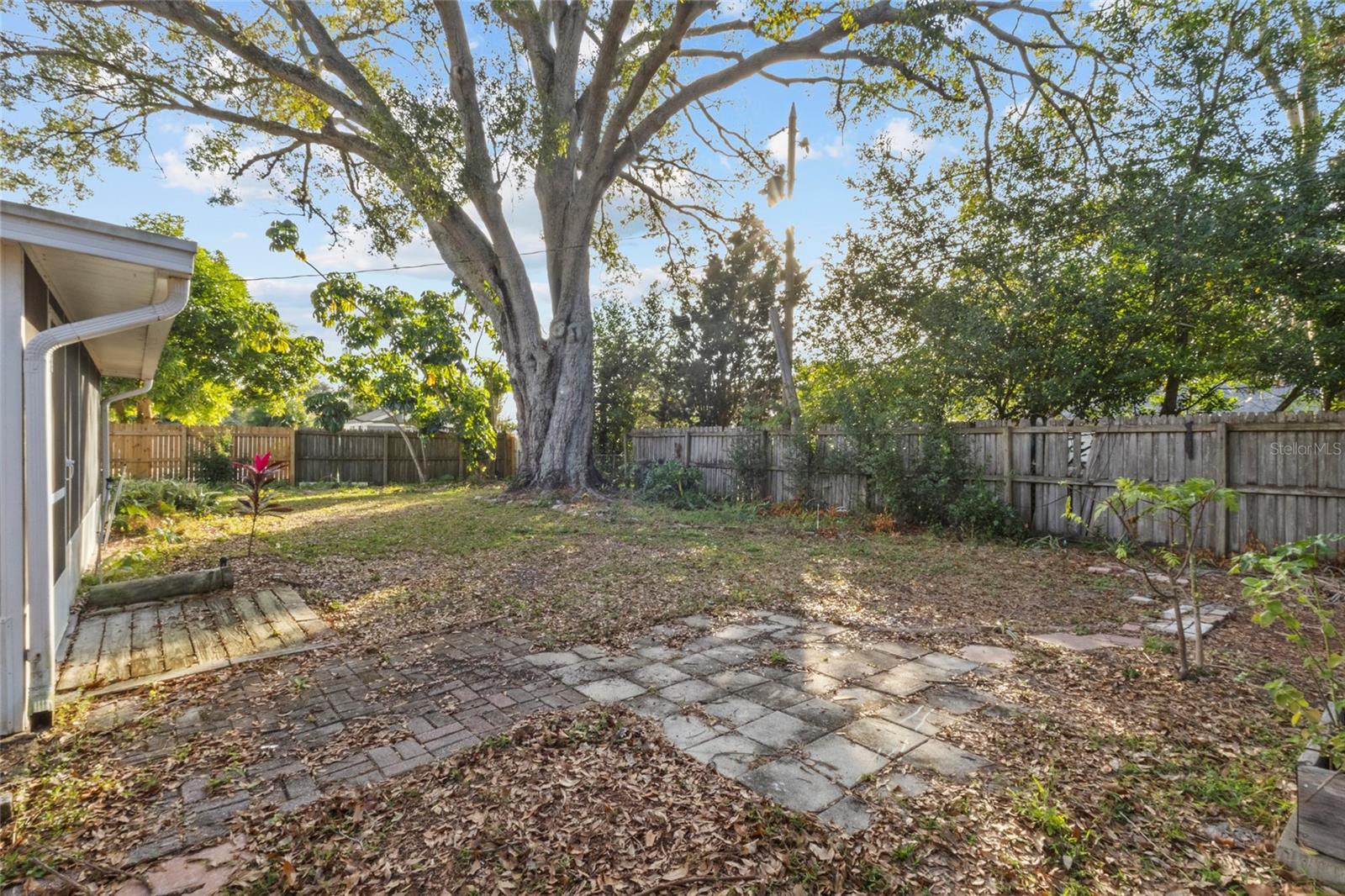 Backyard Retreat – Spacious, fenced backyard with mature shade tree, brick paver patio, and plenty of room for entertaining, gardening, or pets.