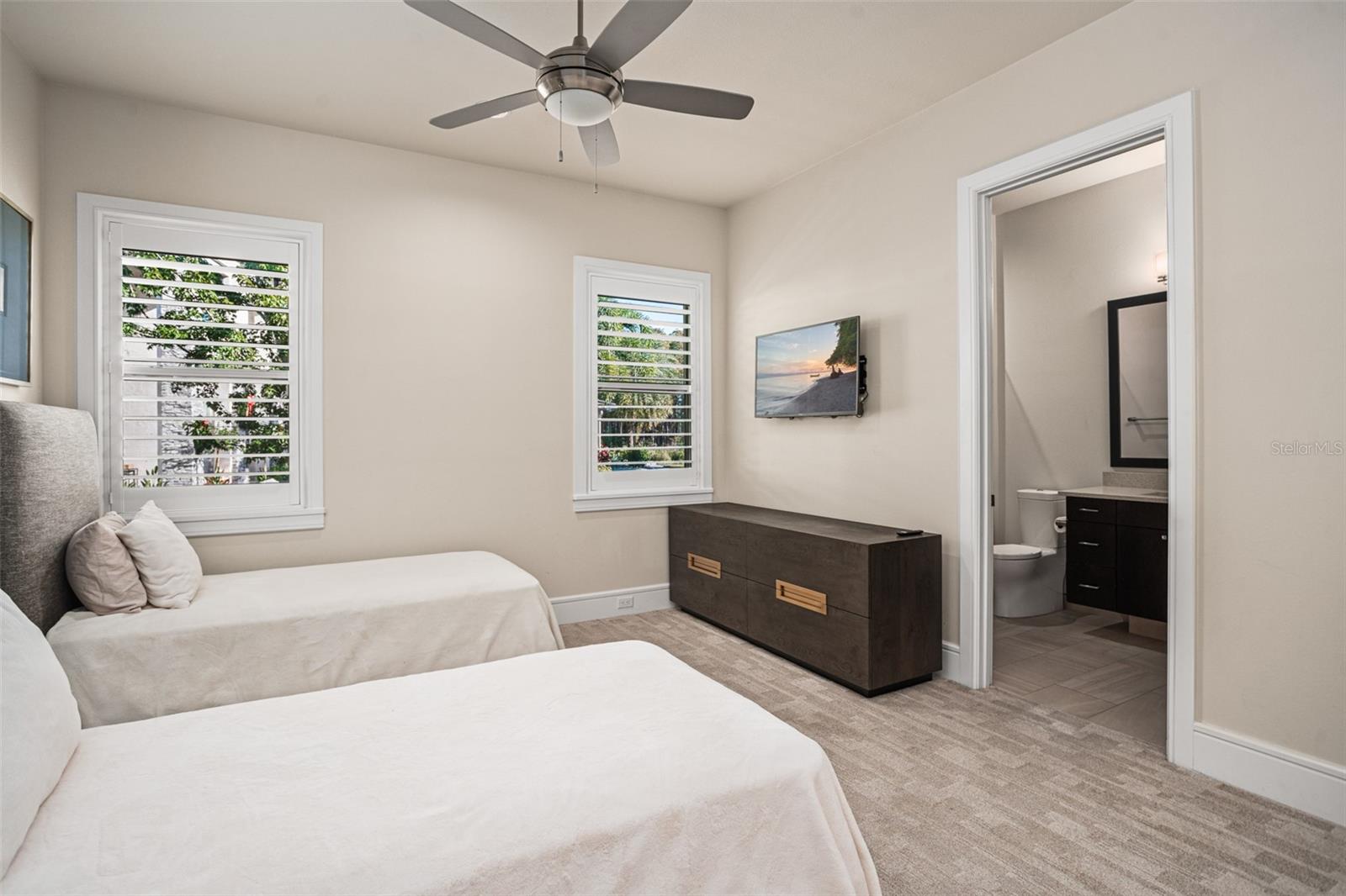 O6374125 Property Photo