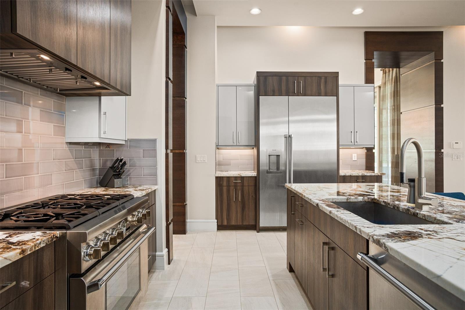 O6374125 Property Photo