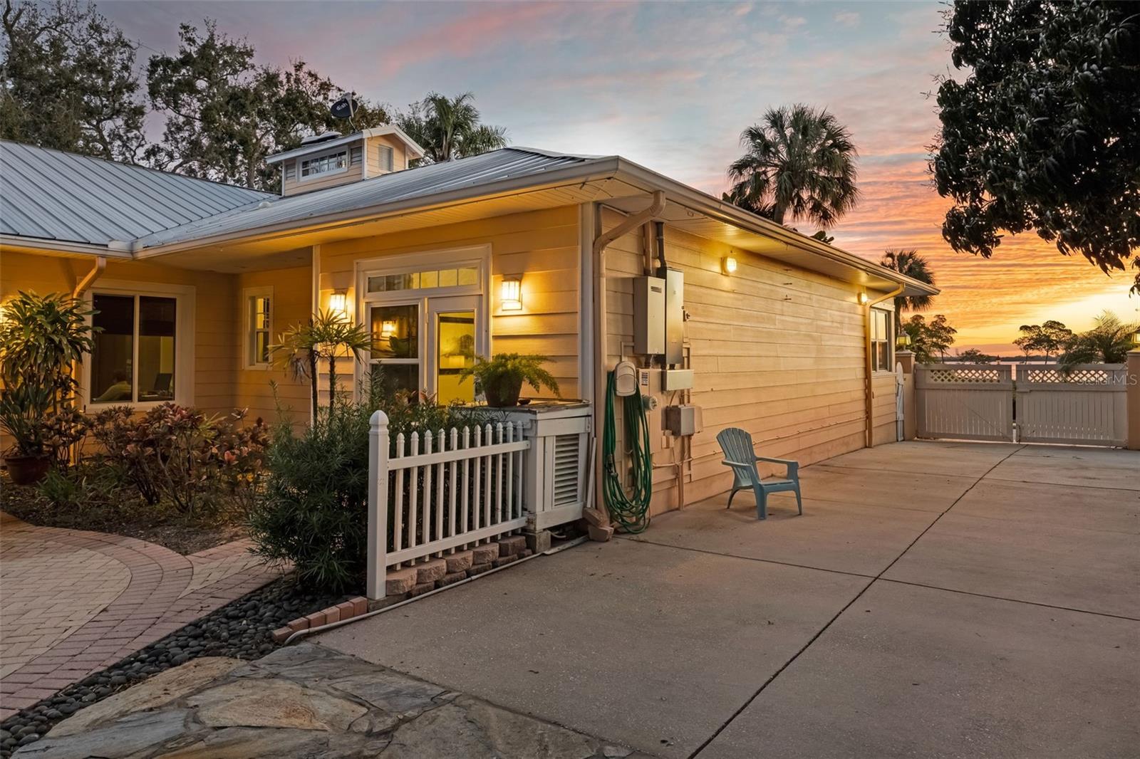 1407 N BAYSHORE DR, SAFETY HARBOR, FL, 34695