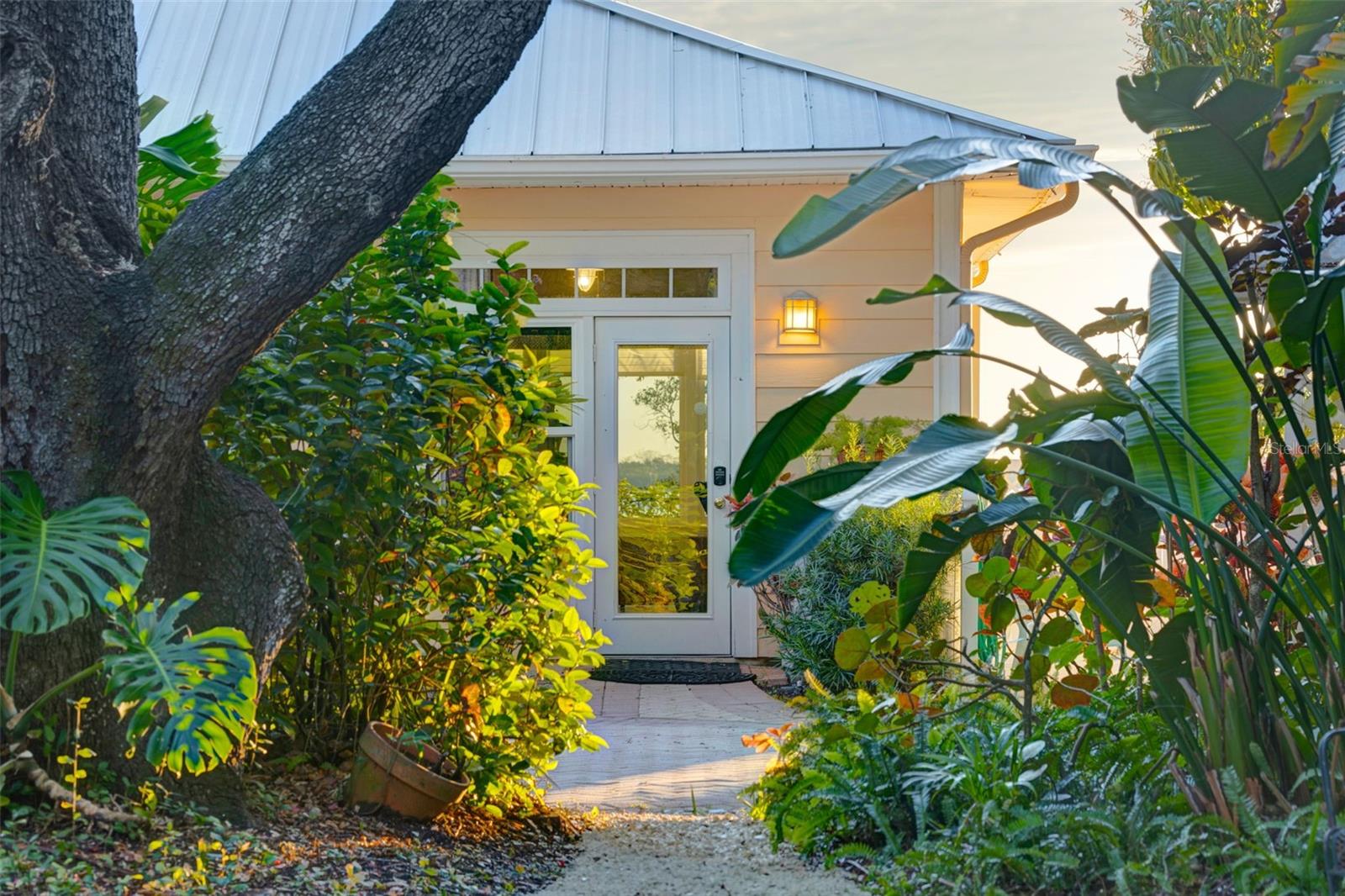 1407 N BAYSHORE DR, SAFETY HARBOR, FL, 34695