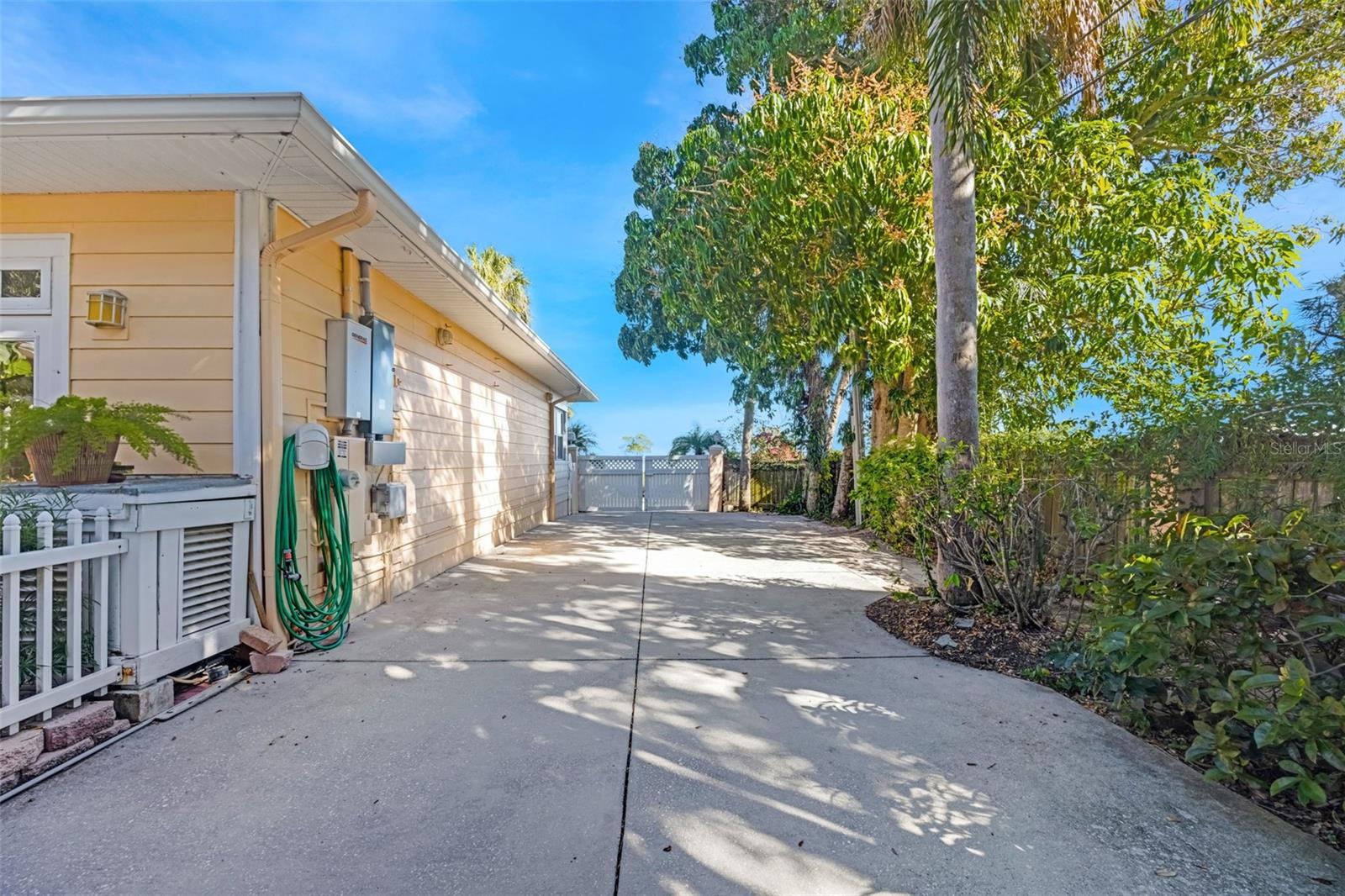 1407 N BAYSHORE DR, SAFETY HARBOR, FL, 34695