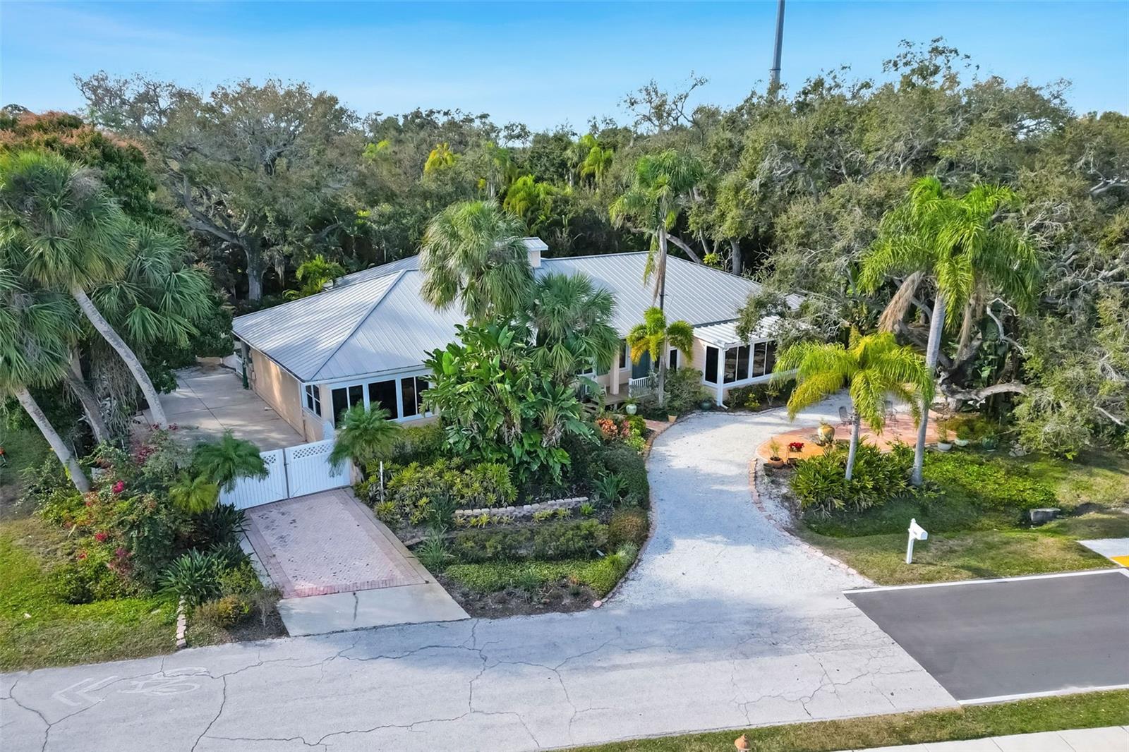 1407 N BAYSHORE DR, SAFETY HARBOR, FL, 34695