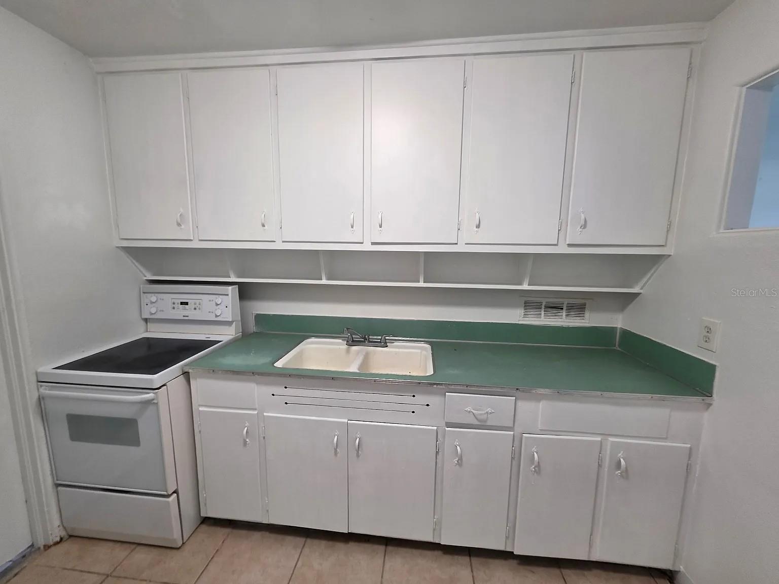 TB8465136 Property Photo