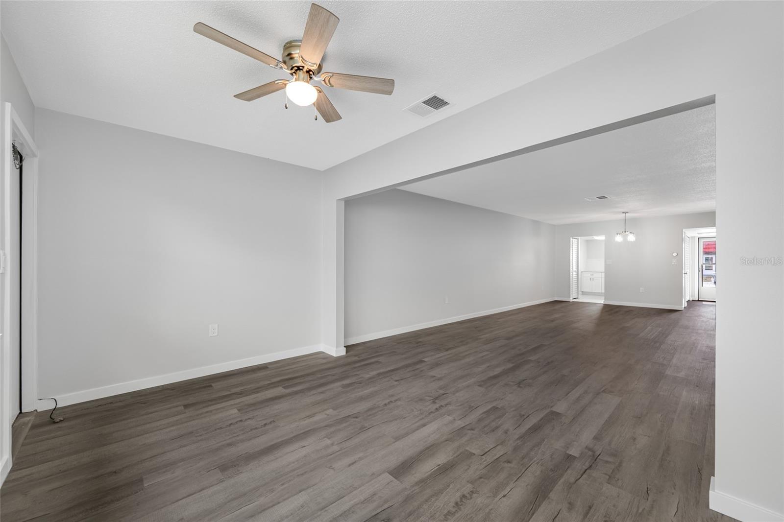 TB8465153 Property Photo