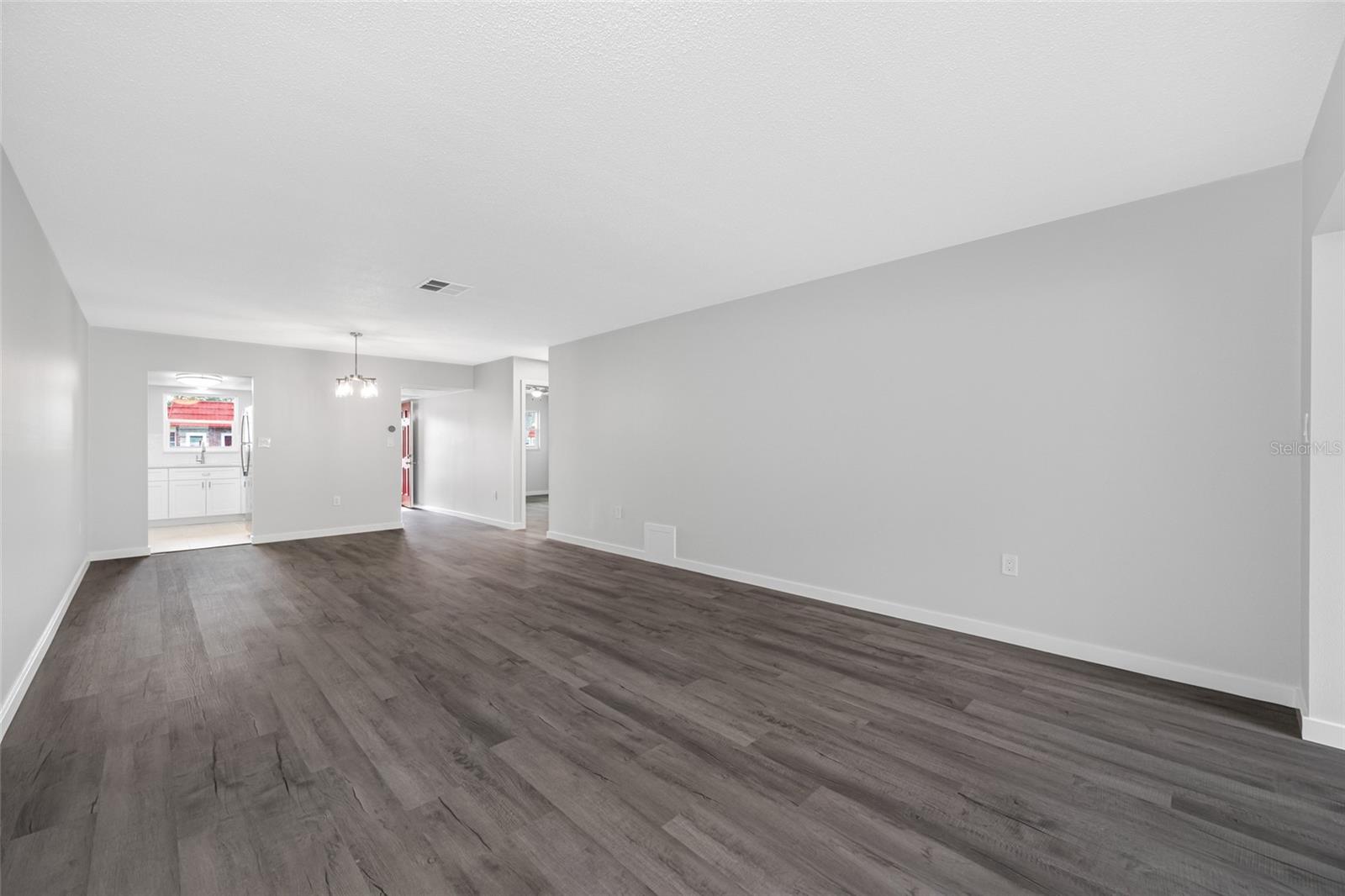 TB8465153 Property Photo