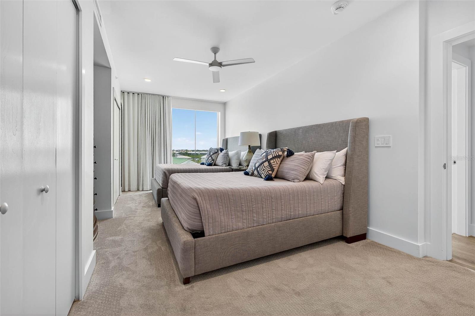 TB8465284 Property Photo