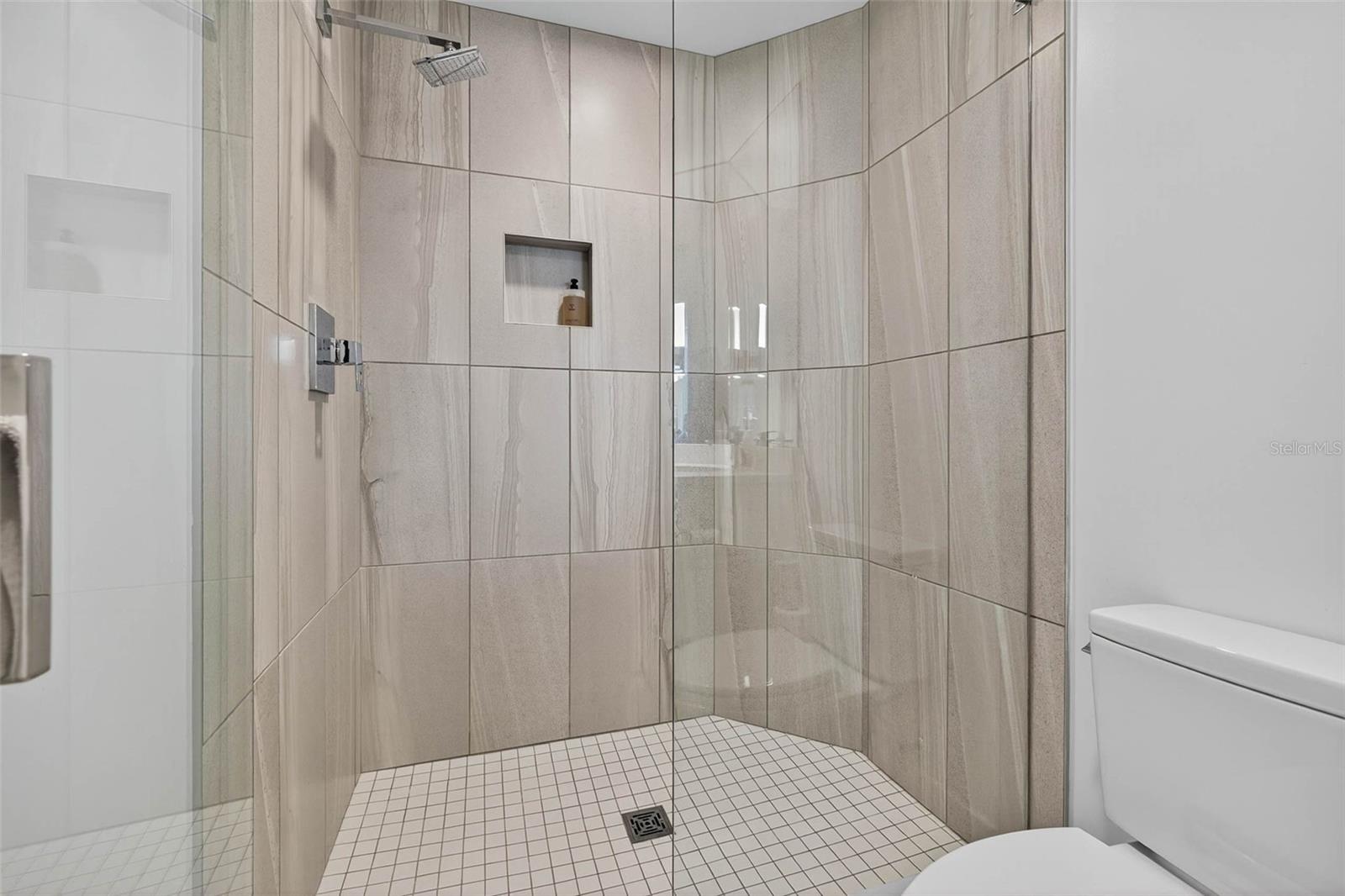 TB8465284 Property Photo