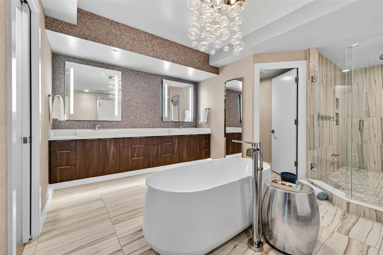 TB8465284 Property Photo