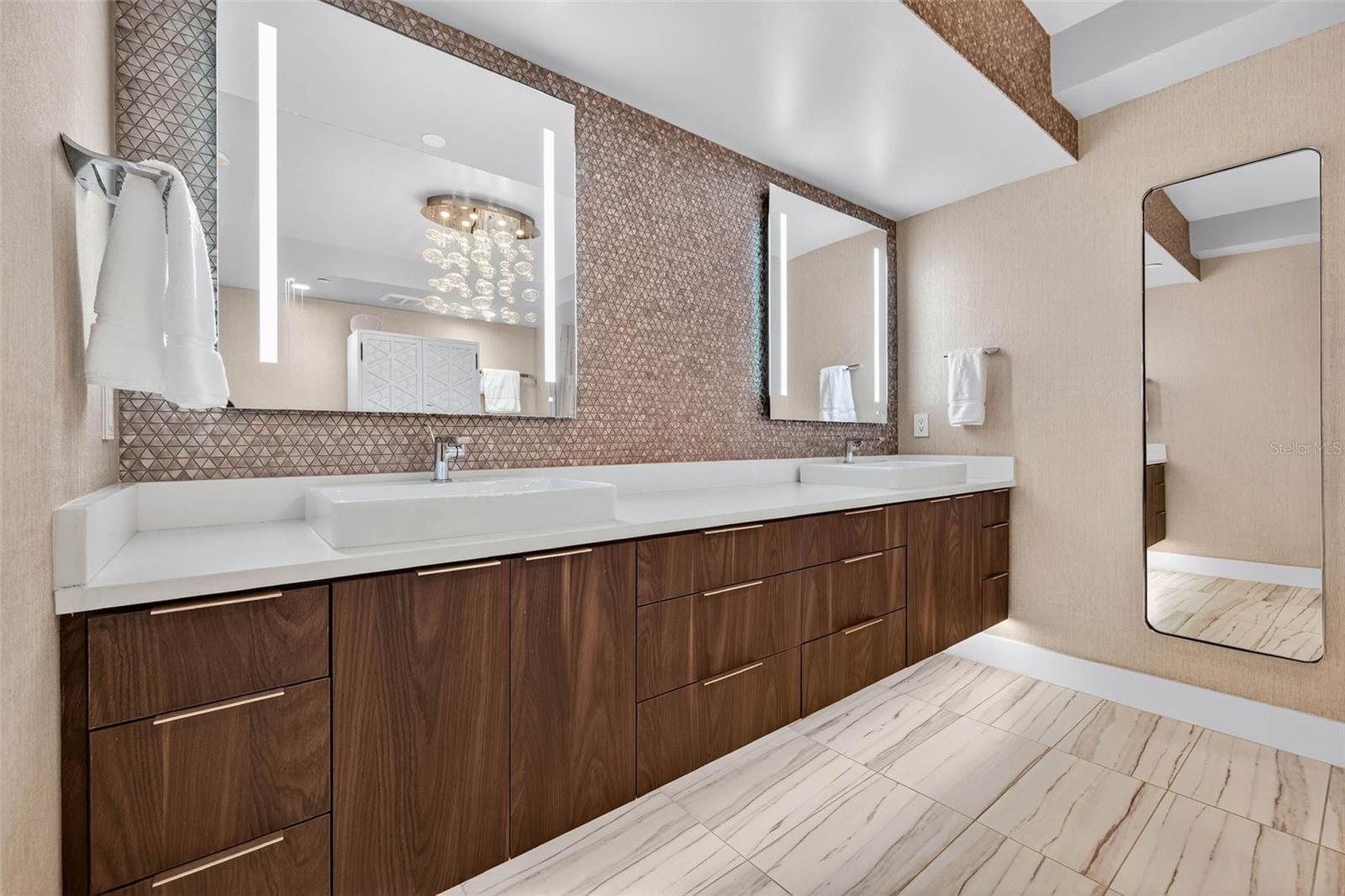 TB8465284 Property Photo