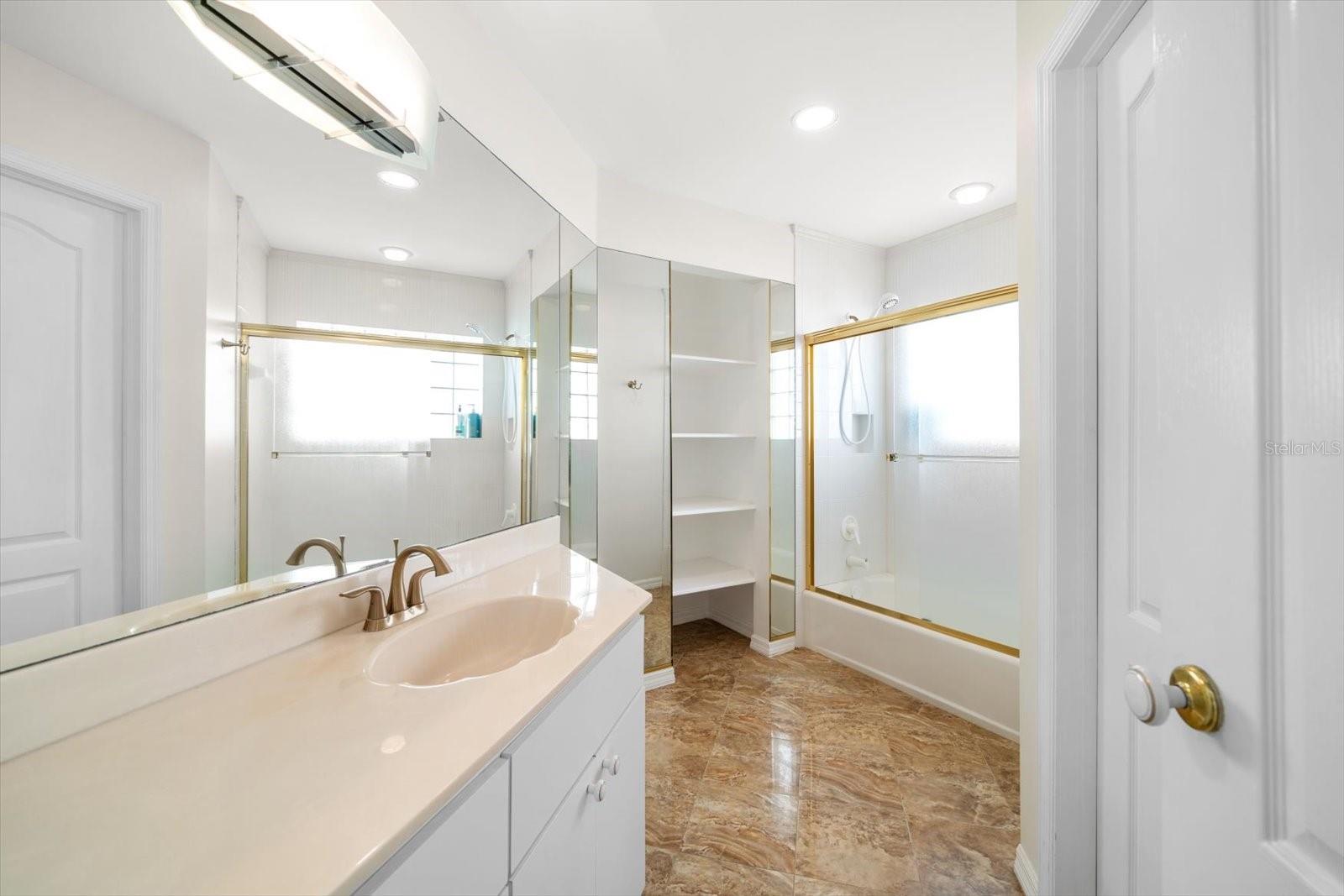 TB8465308 Property Photo