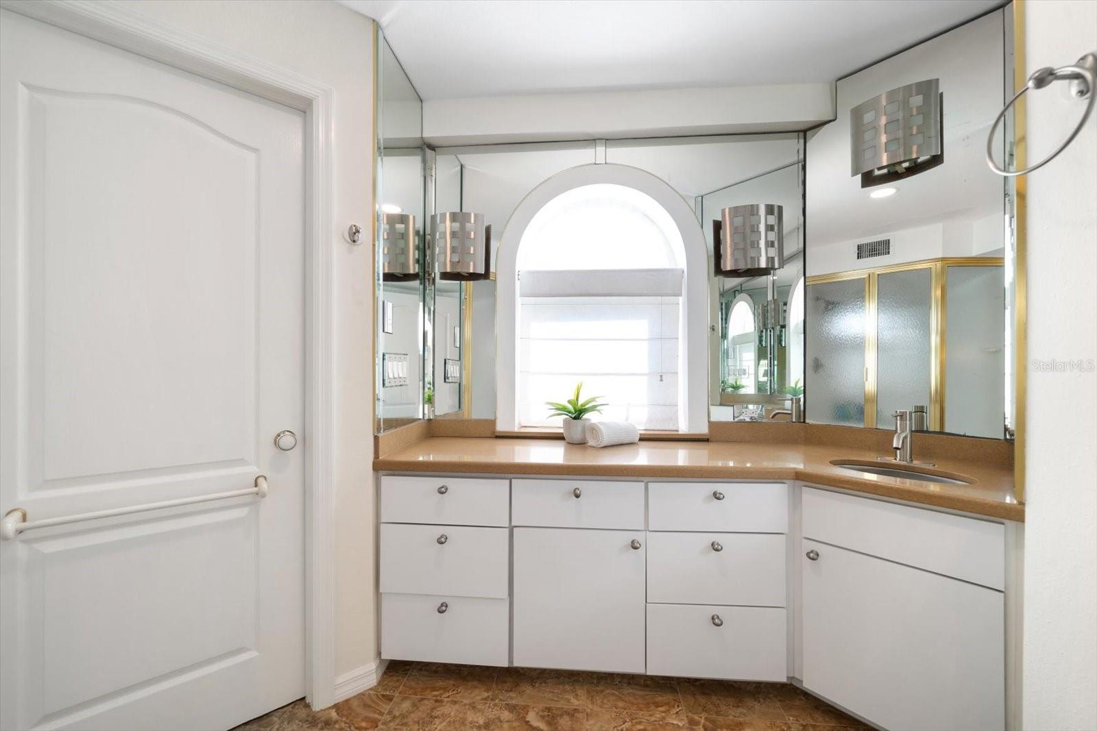 TB8465308 Property Photo