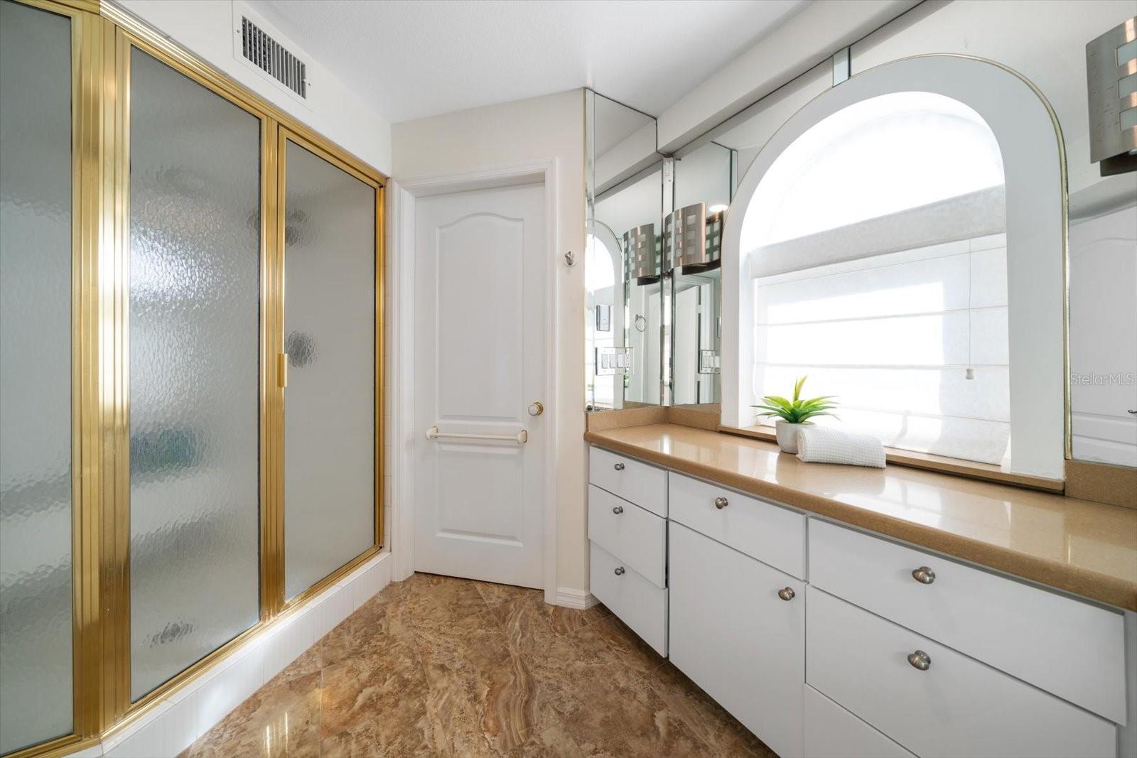 TB8465308 Property Photo