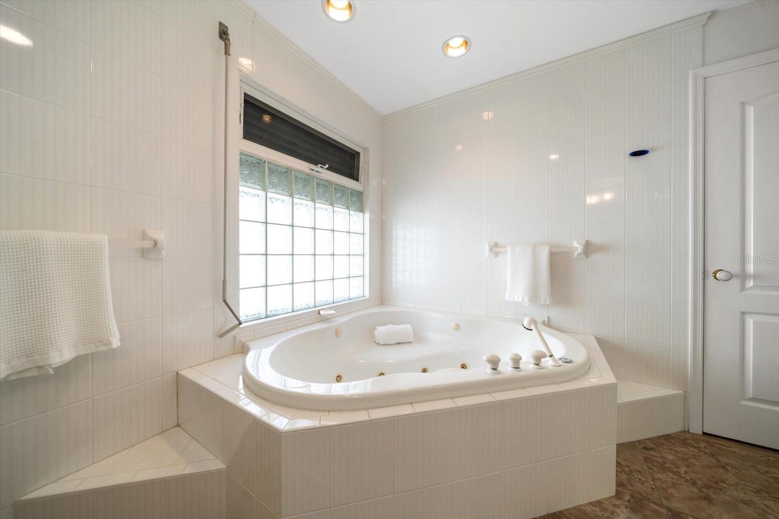 TB8465308 Property Photo