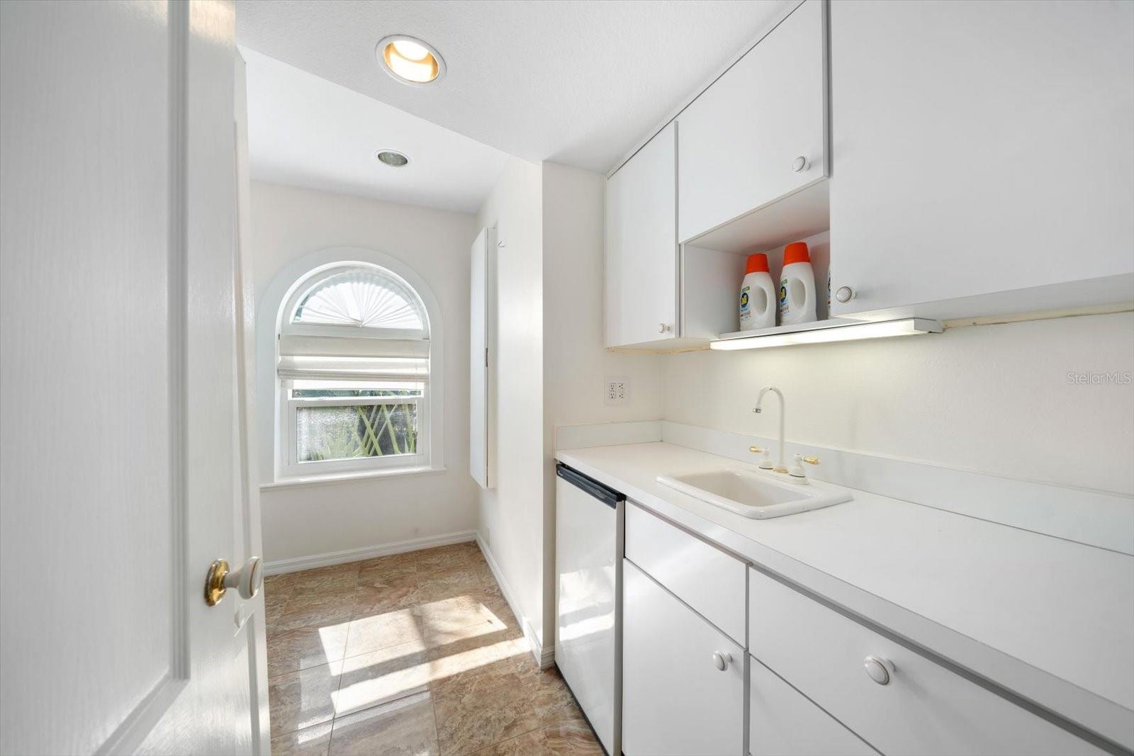 TB8465308 Property Photo