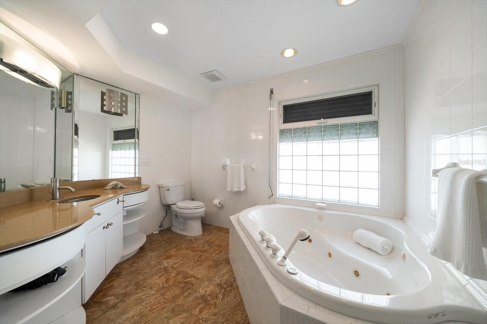 TB8465308 Property Photo