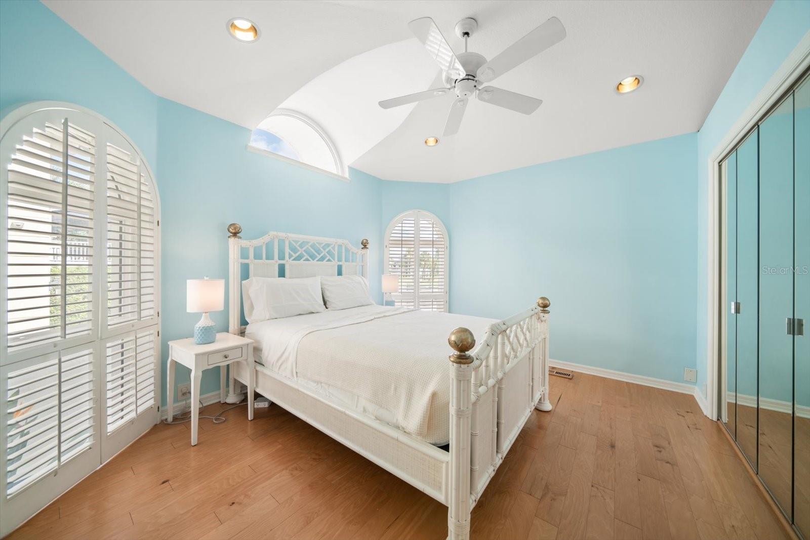 TB8465308 Property Photo