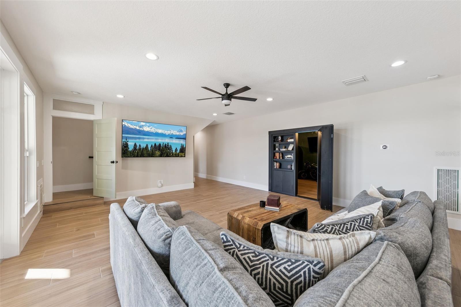 O6374371 Property Photo