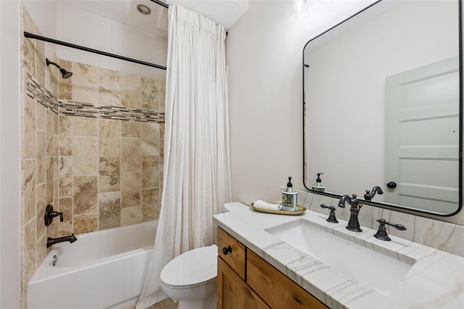 O6374371 Property Photo