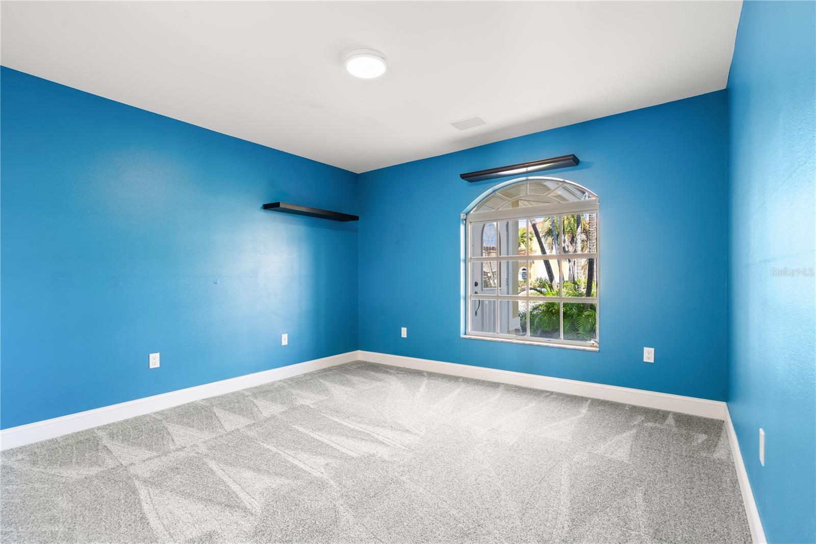 TB8465360 Property Photo