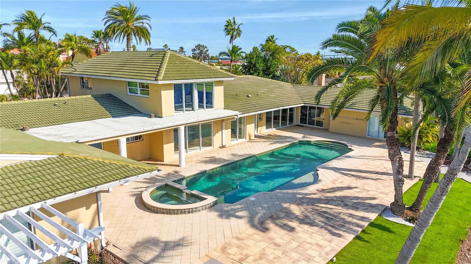 TB8465360 Property Photo