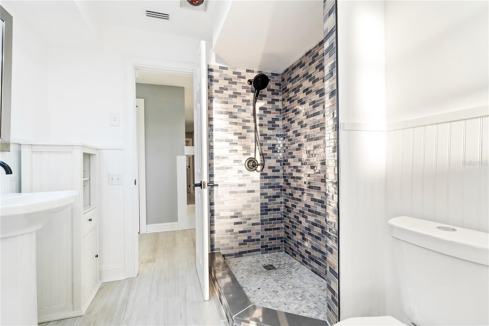 TB8465360 Property Photo