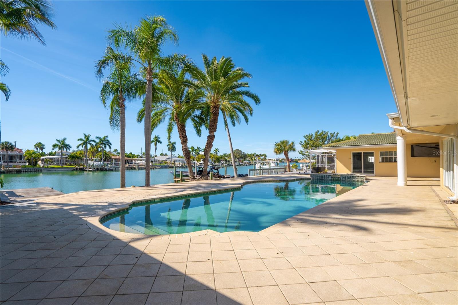 TB8465360 Property Photo