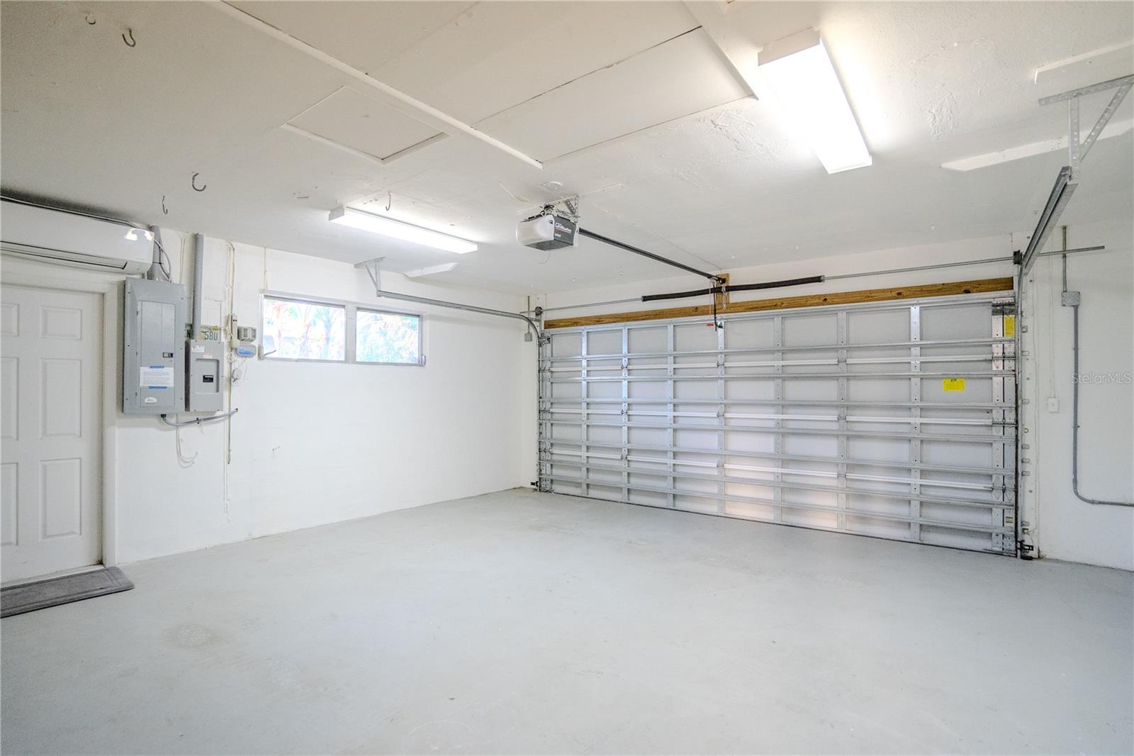 TB8465360 Property Photo