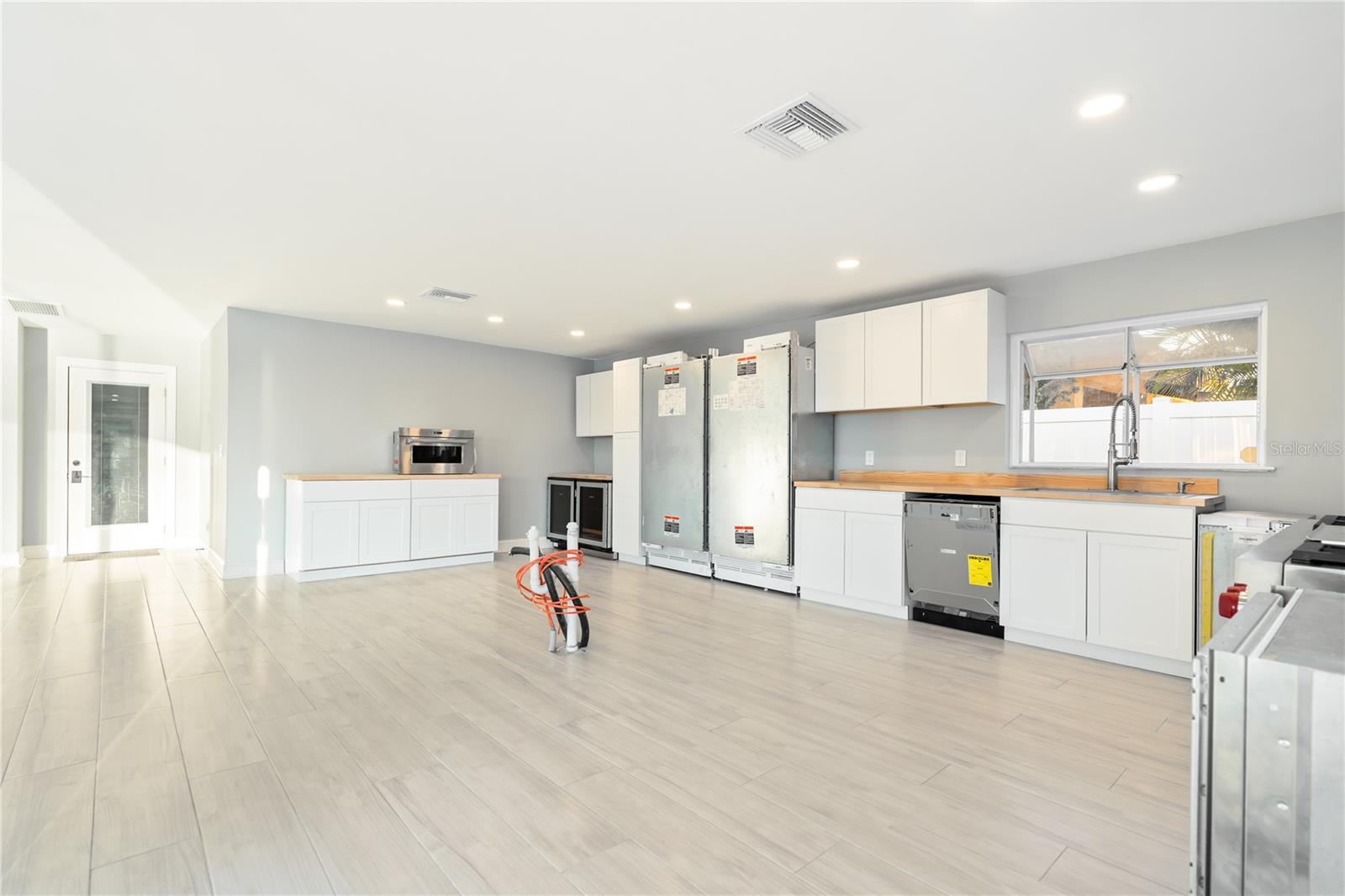 TB8465360 Property Photo