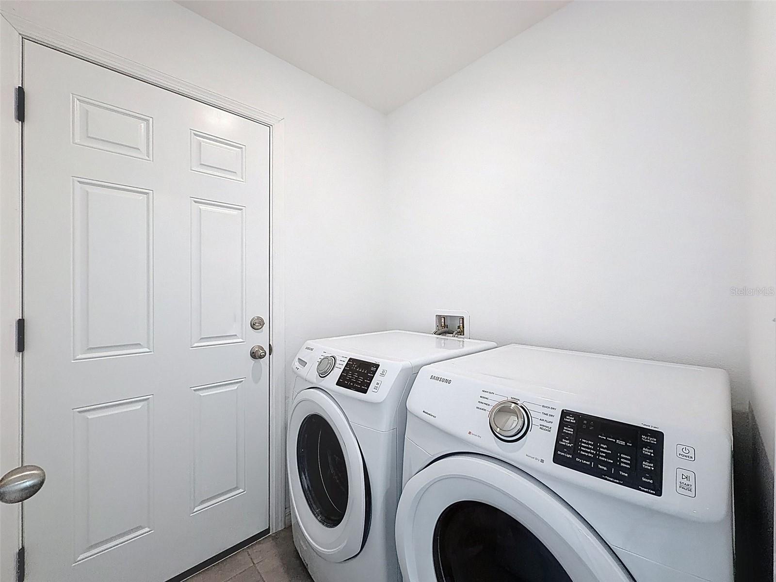WASHER/DRYER INCLUDED