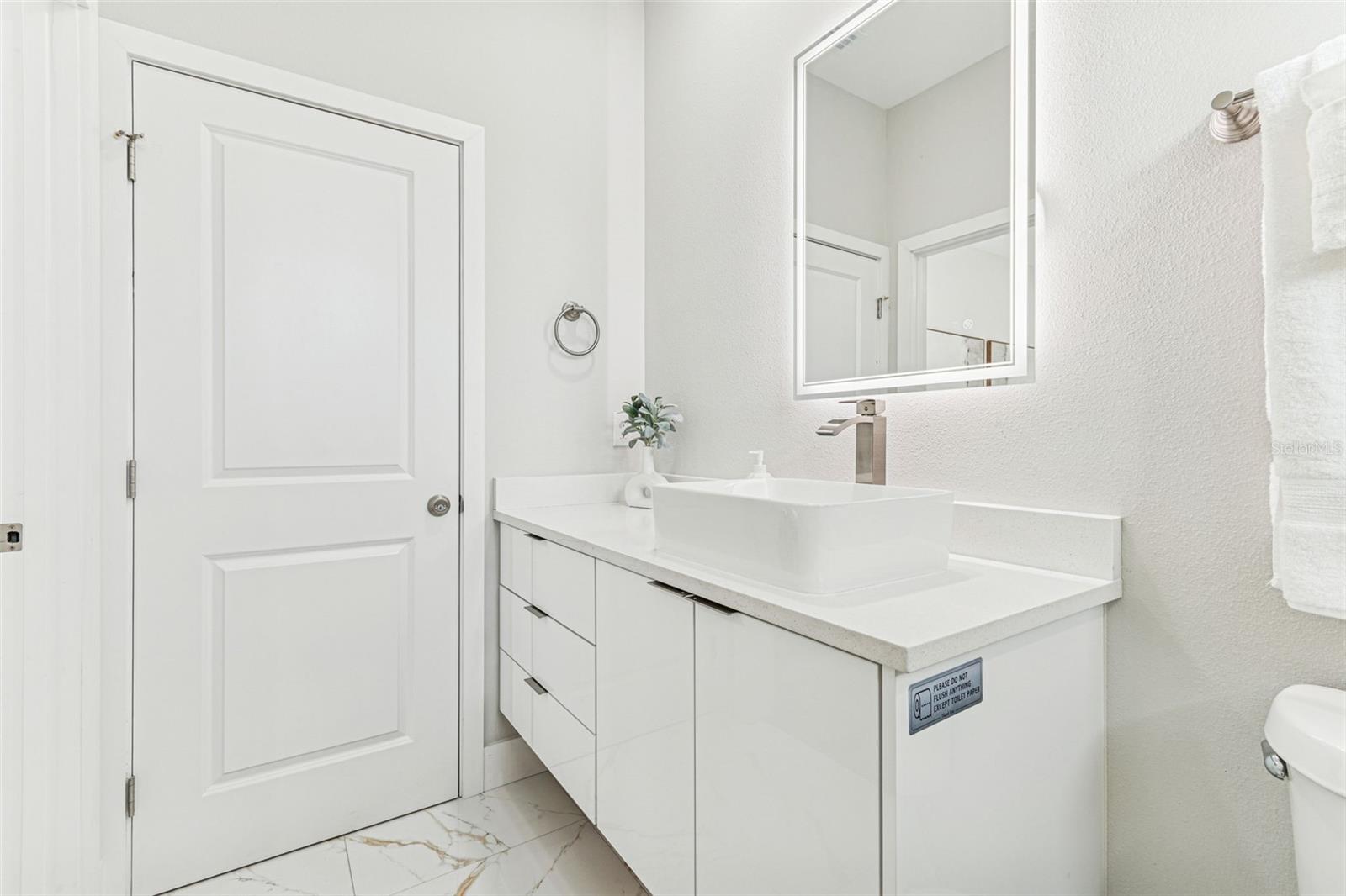 Private Guest Studio Bathroom