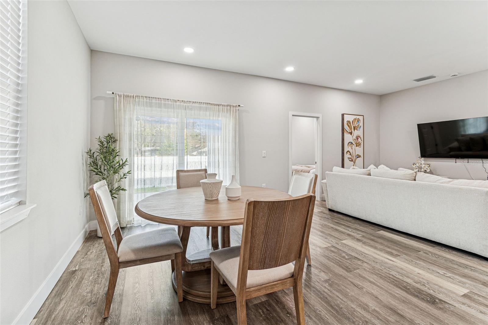 Relaxed Dining Space