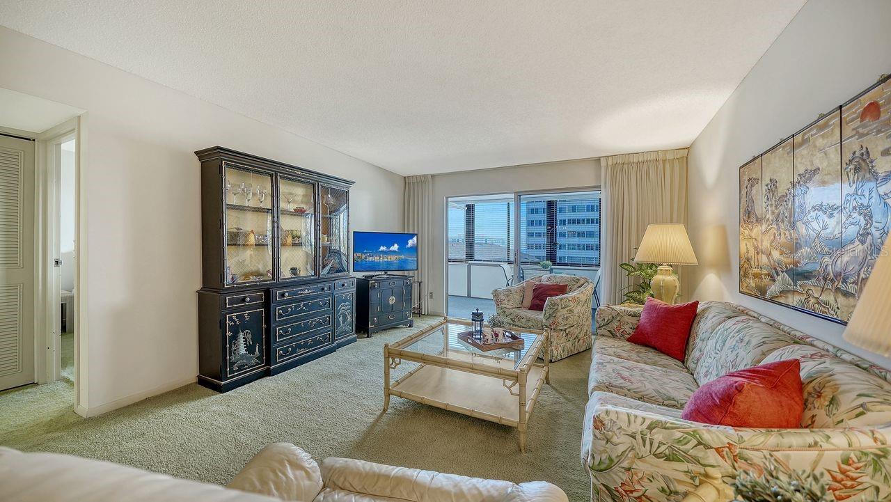 1125 W PEPPERTREE DR #302, SARASOTA, FL, 34242