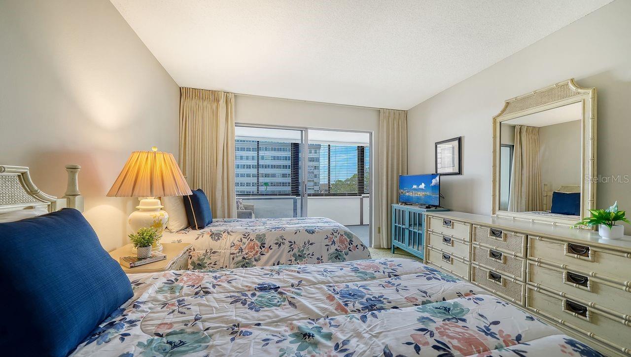 1125 W PEPPERTREE DR #302, SARASOTA, FL, 34242