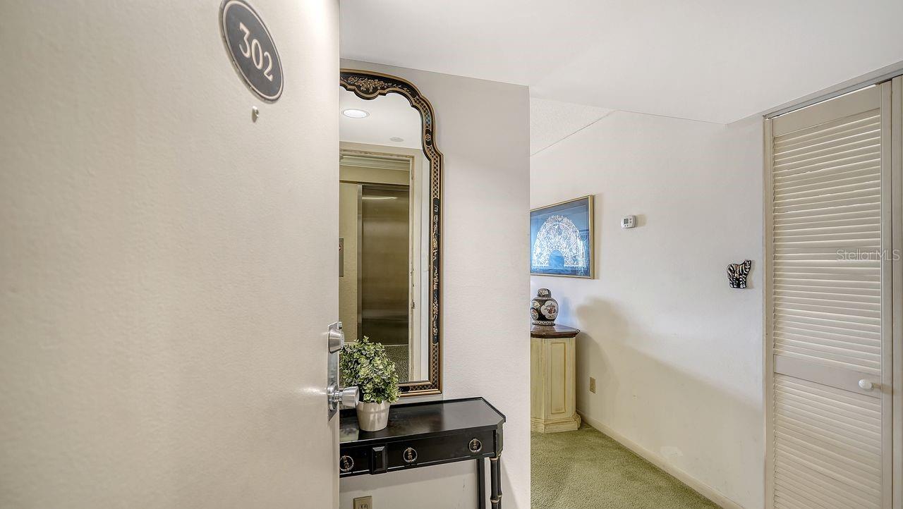 1125 W PEPPERTREE DR #302, SARASOTA, FL, 34242