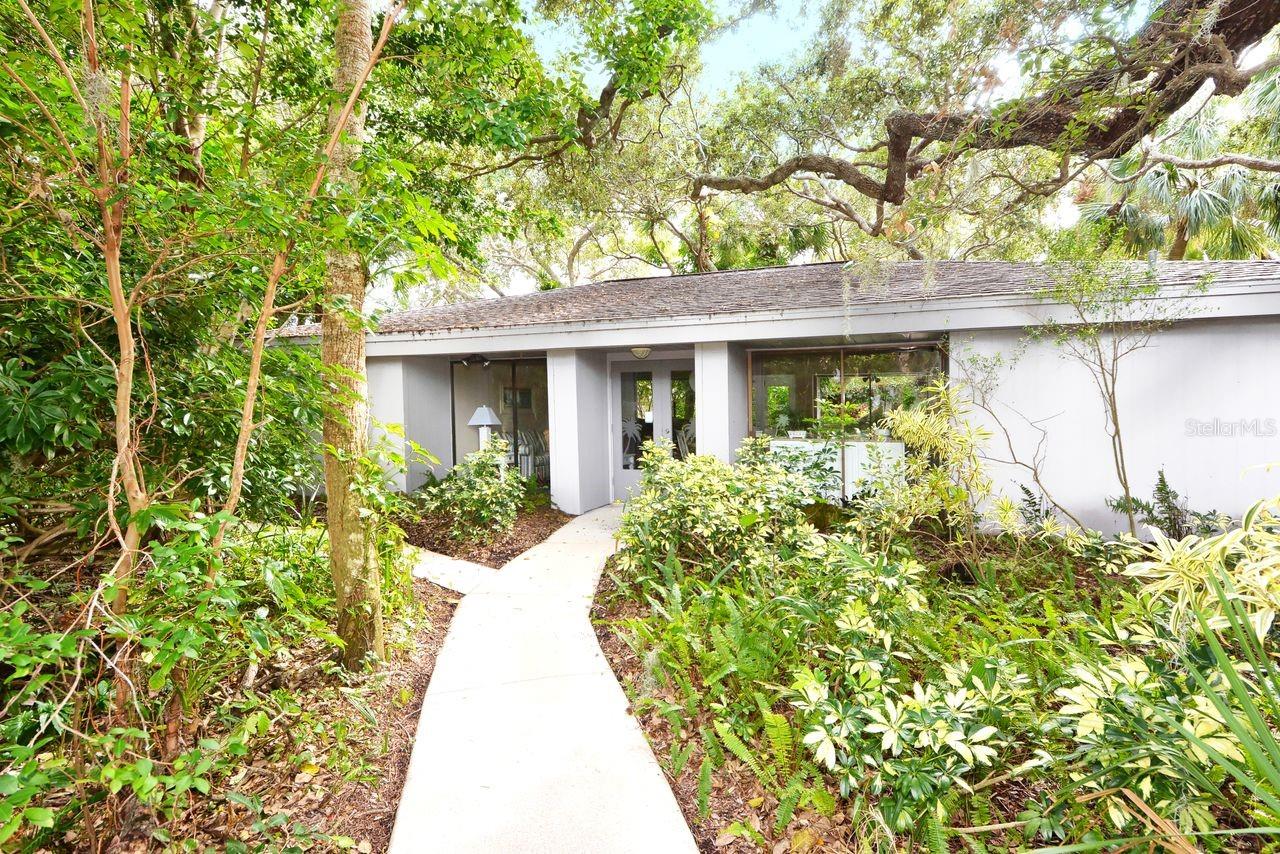 1125 W PEPPERTREE DR #302, SARASOTA, FL, 34242